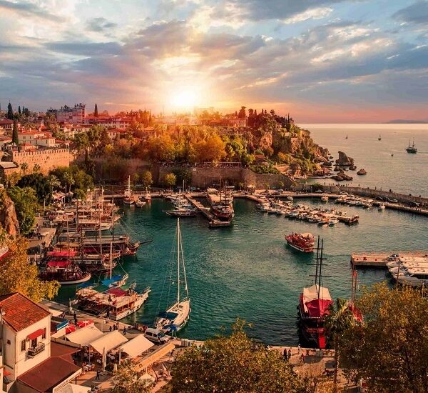 سفر به استانبول و آنتالیا - آژانس نگین پرواز پارس