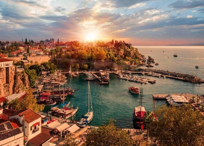 سفر به استانبول و آنتالیا - آژانس نگین پرواز پارس