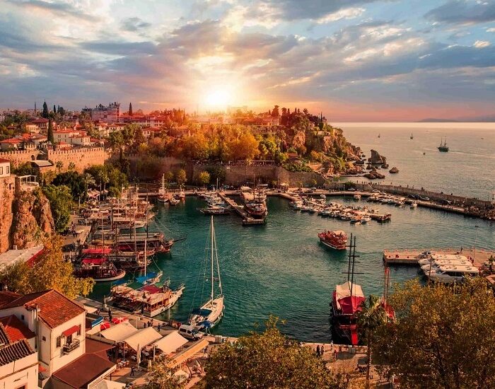 سفر به استانبول و آنتالیا - آژانس نگین پرواز پارس